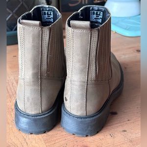 Clarks women’s boots!